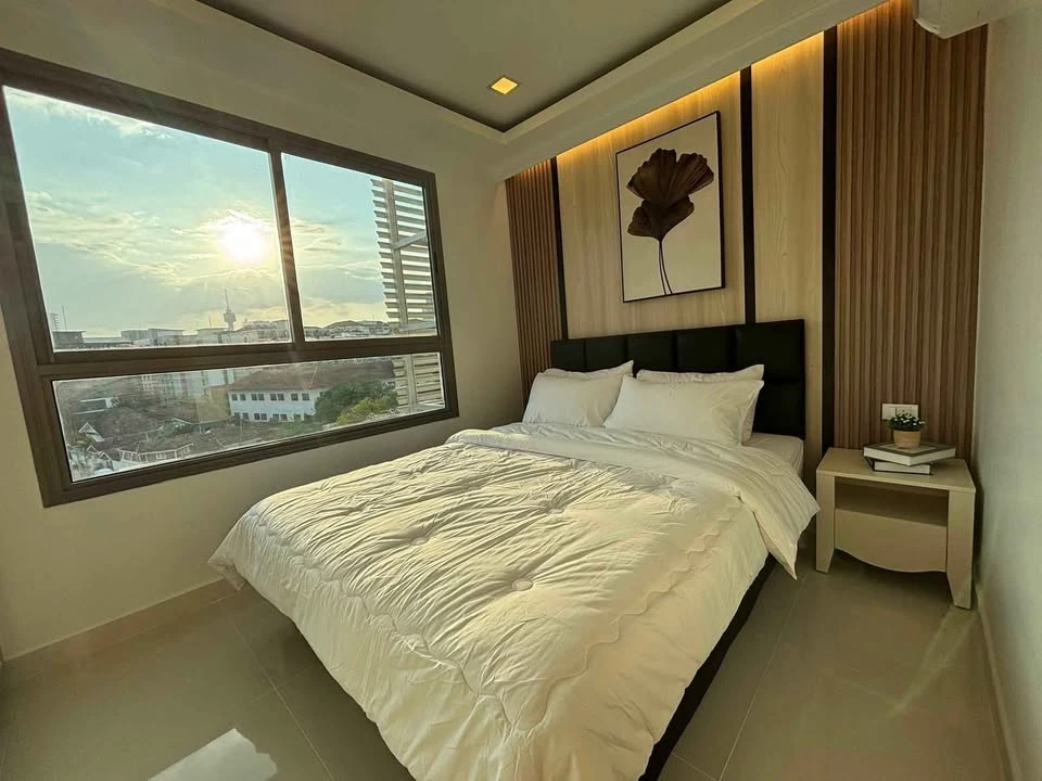Selling a lovely room at Arcadia Beach Resort with city views, fully furnished and equipped with appliances. Book now, don't miss out!