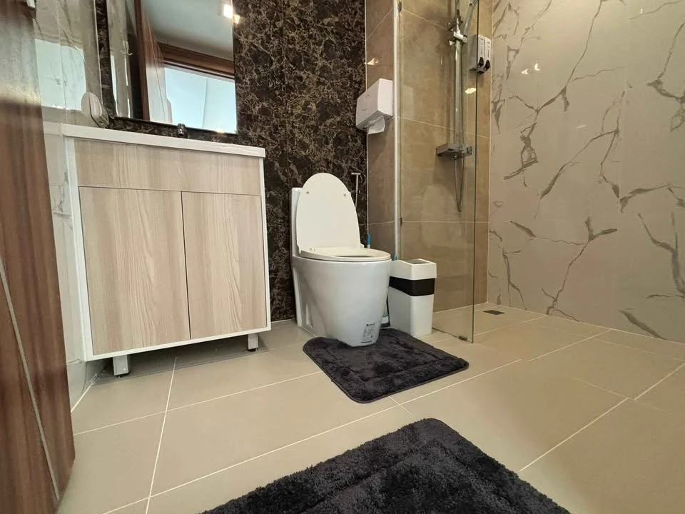 Selling a lovely room at Arcadia Beach Resort with city views, fully furnished and equipped with appliances. Book now, don't miss out!