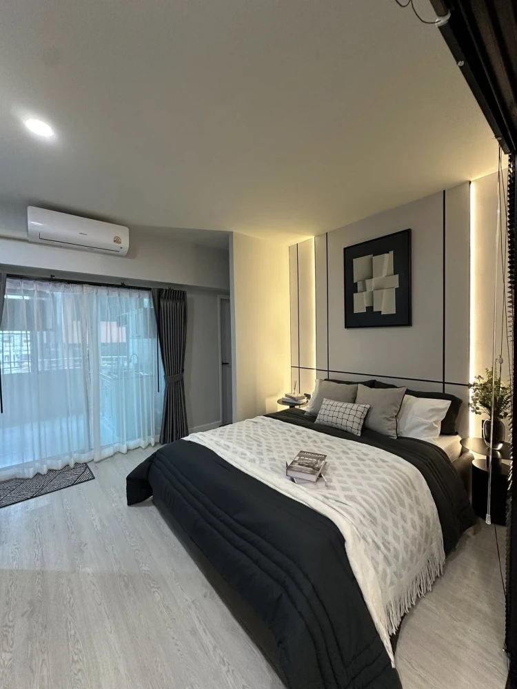 For sale: Aree Place, beautifully decorated room, looks very nice, has a large wardrobe, can hold a lot of stuff, don't miss it.