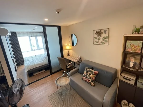 For sale or rent: Arise Ratchada 19, 1 bedroom, 1 bathroom, good location, with beautiful wallpaper. Don't miss it.