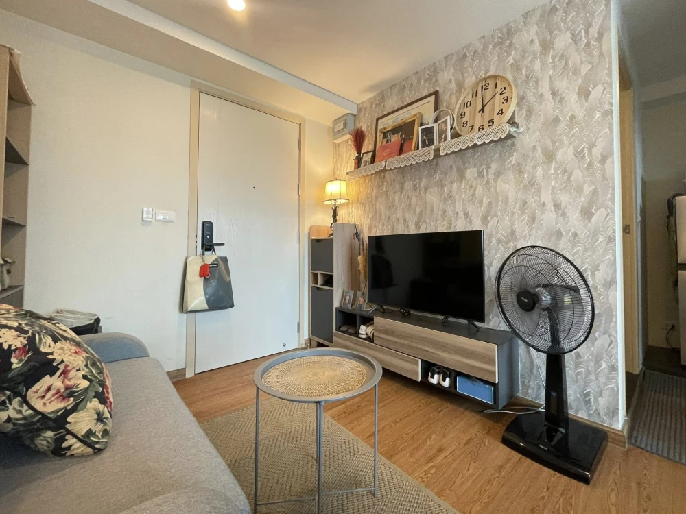 For sale or rent: Arise Ratchada 19, 1 bedroom, 1 bathroom, good location, with beautiful wallpaper. Don't miss it.