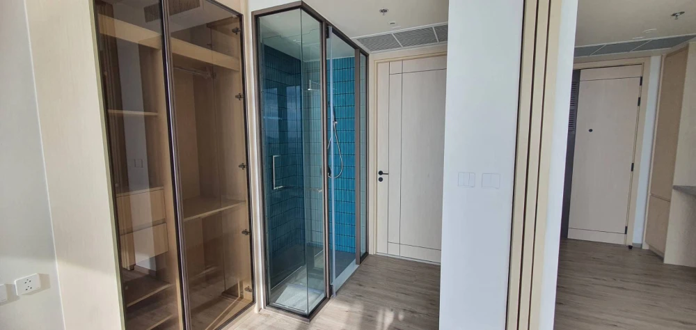 For sale: AROM WONGAMAT 1 bedroom, 1 bathroom, beautiful view, comes with a jacuzzi. Don't miss out on this great deal.