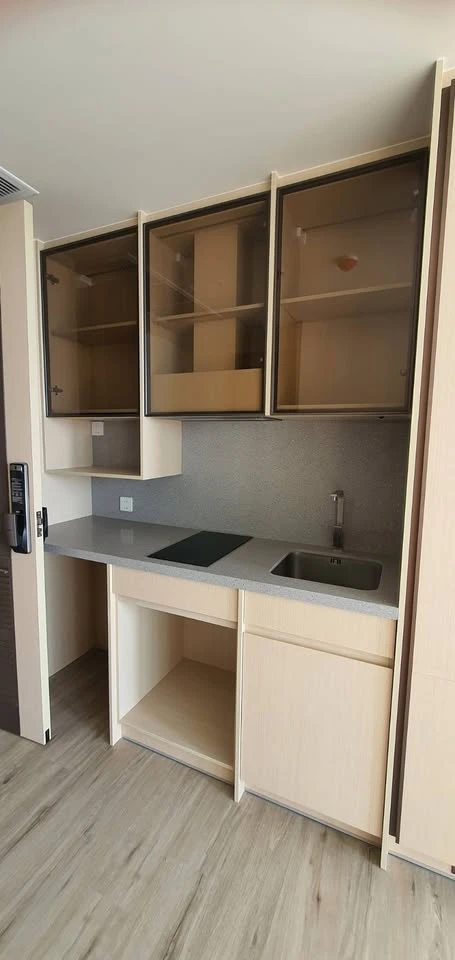 For sale: AROM WONGAMAT, the ultimate in luxury. Luxury beachfront condo in Pattaya. One bedroom. Don't miss it!