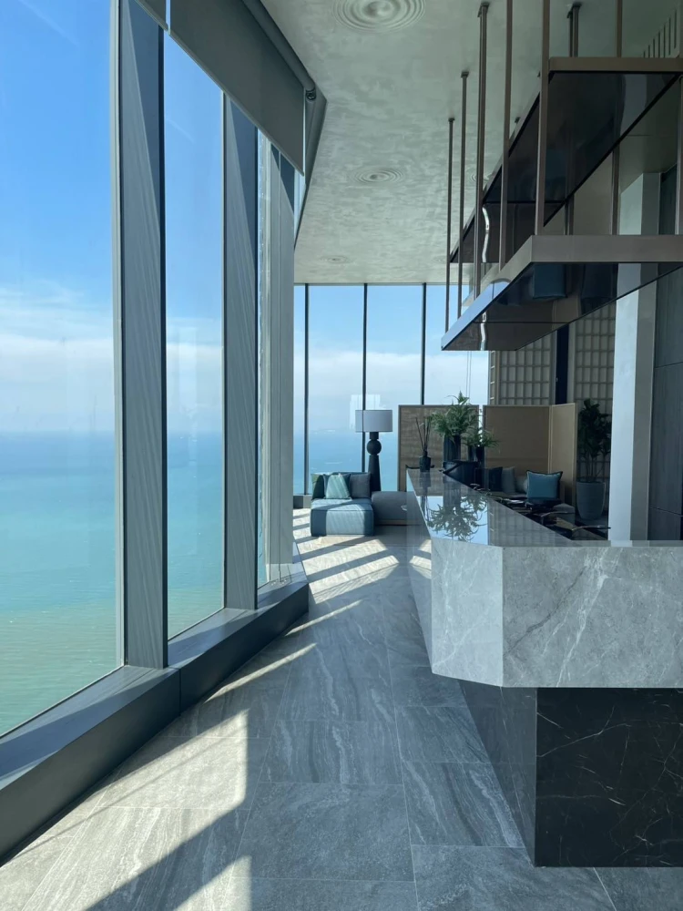 For sale: Arom Wongamat, spacious room, comfortable living, high floor, sea view. If you don't reserve, it's a mistake+++