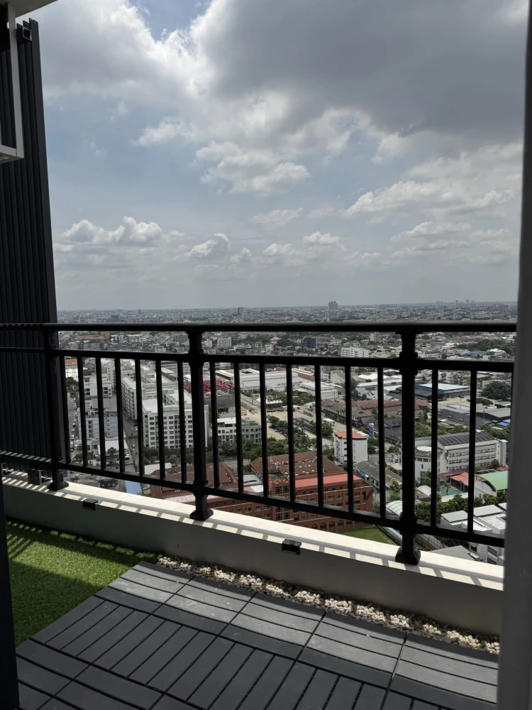 For sale: Artisan Ratchada, spacious room, lots of usable space, built-in furniture, decorated in a controlled tone, don't miss it.