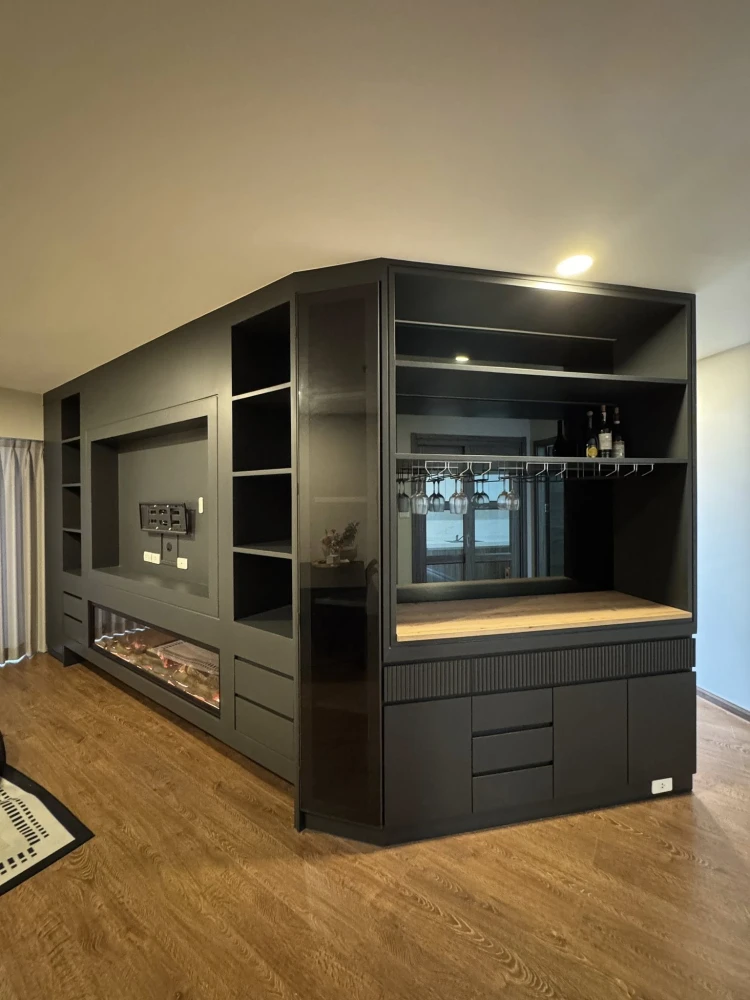 For sale: Artisan Ratchada, spacious room, lots of usable space, built-in furniture, decorated in a controlled tone, don't miss it.