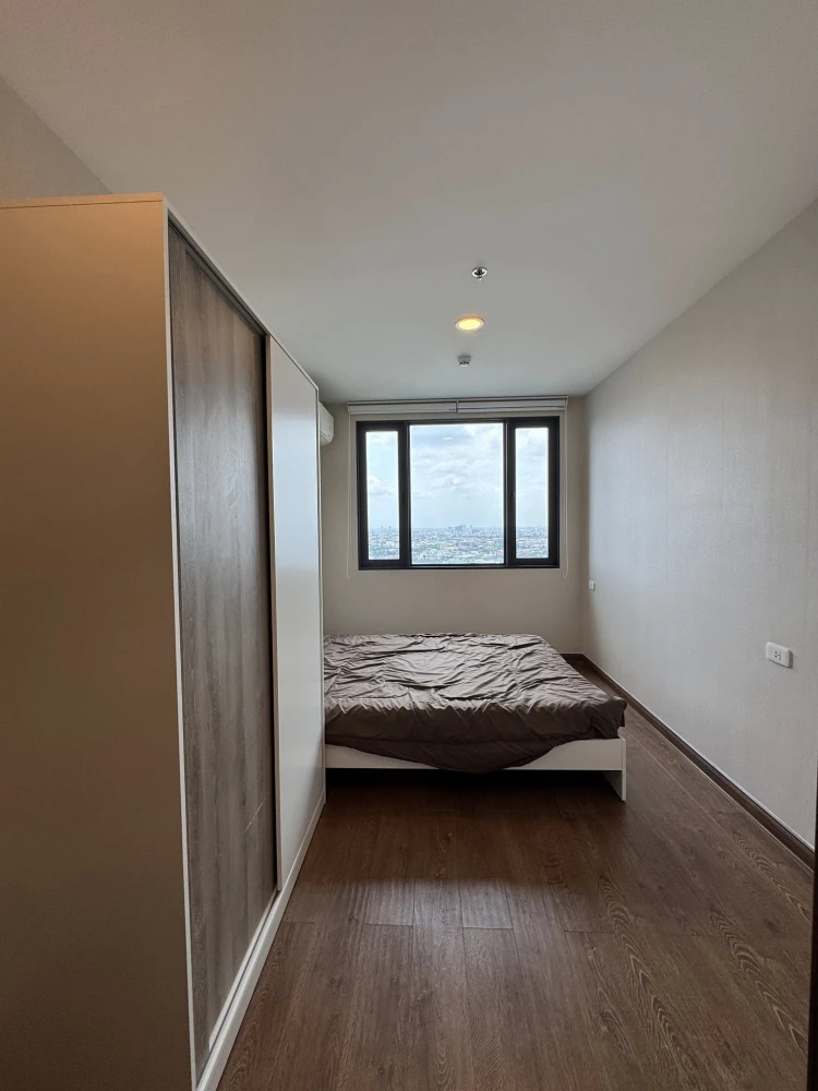 For sale: Artisan Ratchada, spacious room, lots of usable space, built-in furniture, decorated in a controlled tone, don't miss it.