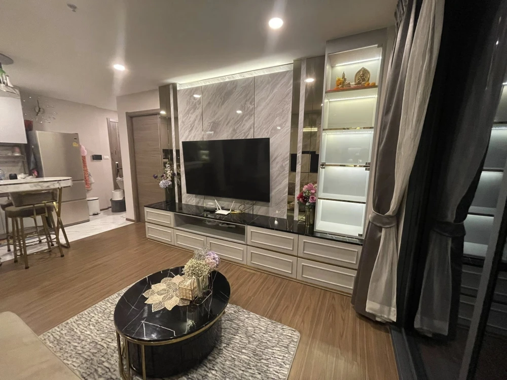 Selling Artisan Ratchada condo, ready to move in, fully furnished, high floor, great location. Book now!
