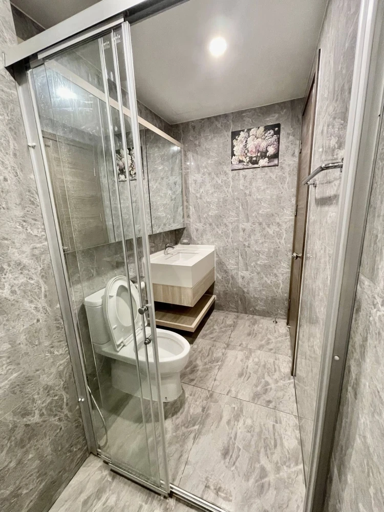 Selling Artisan Ratchada condo, ready to move in, fully furnished, high floor, great location. Book now!