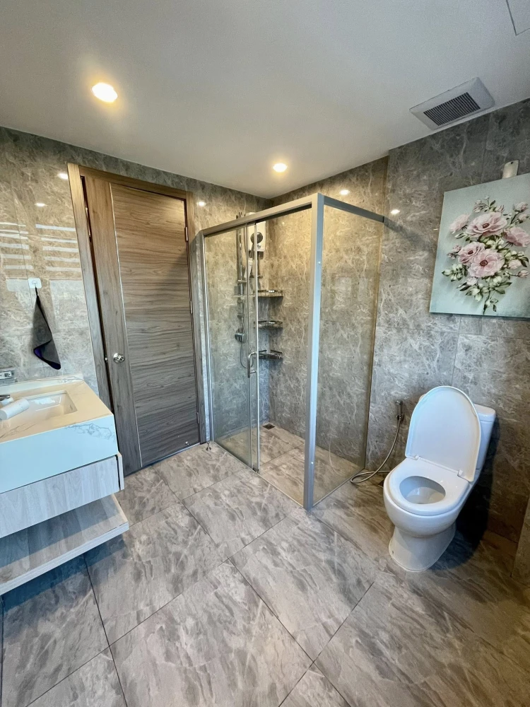 Selling Artisan Ratchada condo, ready to move in, fully furnished, high floor, great location. Book now!