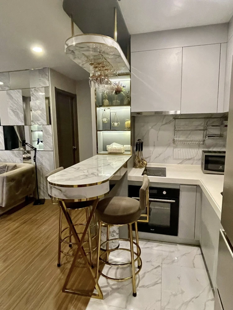 Selling Artisan Ratchada condo, ready to move in, fully furnished, high floor, great location. Book now!