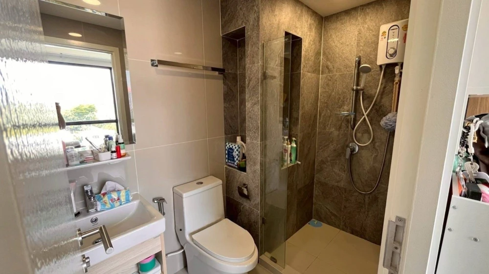 Asher Koop Ratchada condo for sale. Ready to move in. Spacious and comfortable. Book now!