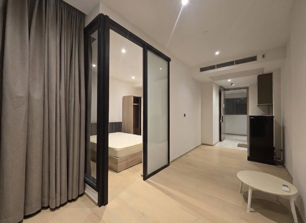 Selling Ashton Asoke-Rama 9, 1 bedroom unit with spacious living area and fully furnished. Don't miss this great deal!