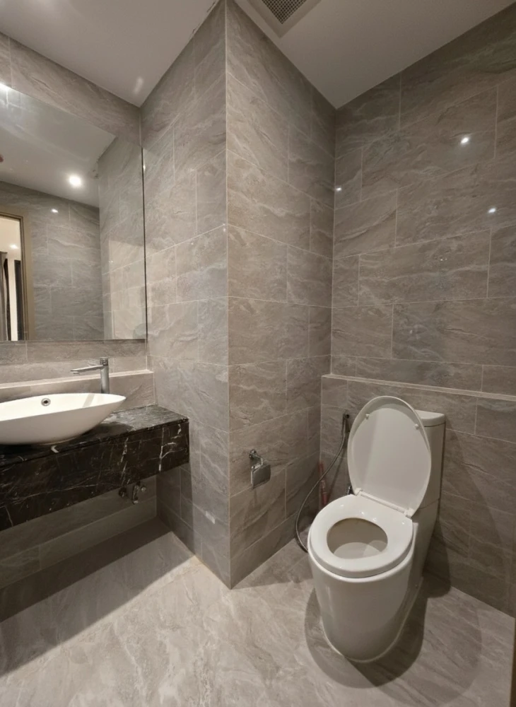 Selling Ashton Asoke-Rama 9, 1 bedroom unit with spacious living area and fully furnished. Don't miss this great deal!
