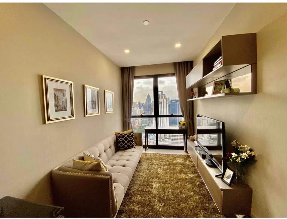 For sale, for rent, Ashton Asoke, fully furnished room, ready to move in, 31st floor, high view, if you don't reserve, you'll regret it later.