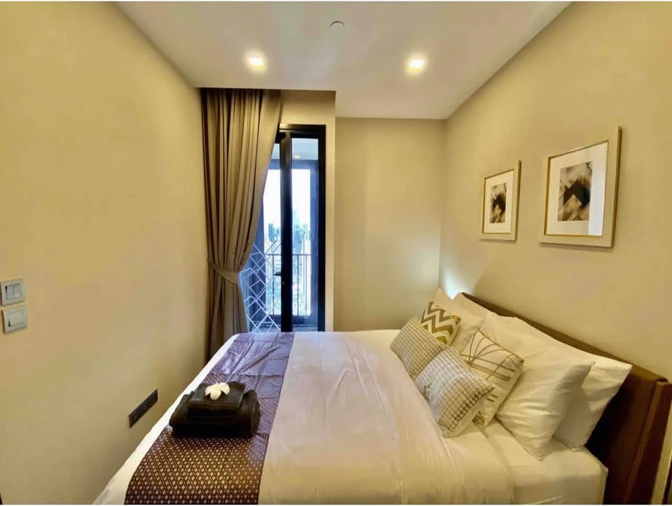 For sale, for rent, Ashton Asoke, fully furnished room, ready to move in, 31st floor, high view, if you don't reserve, you'll regret it later.
