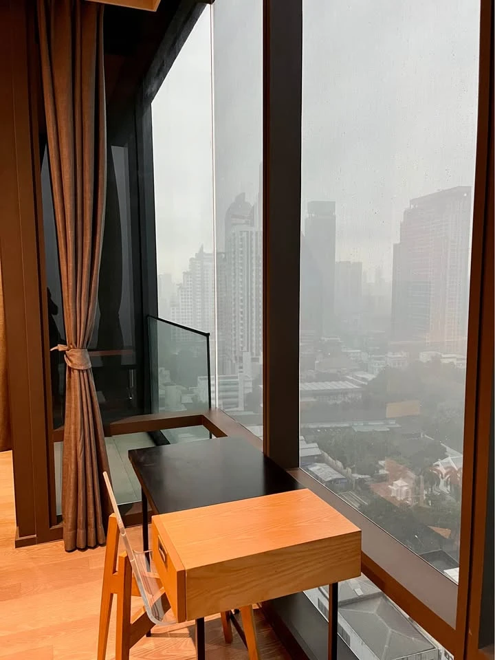 Ashton Silom for sale, 20th floor, very high, city view, built-in decoration throughout the room, complete furniture, don't miss it.