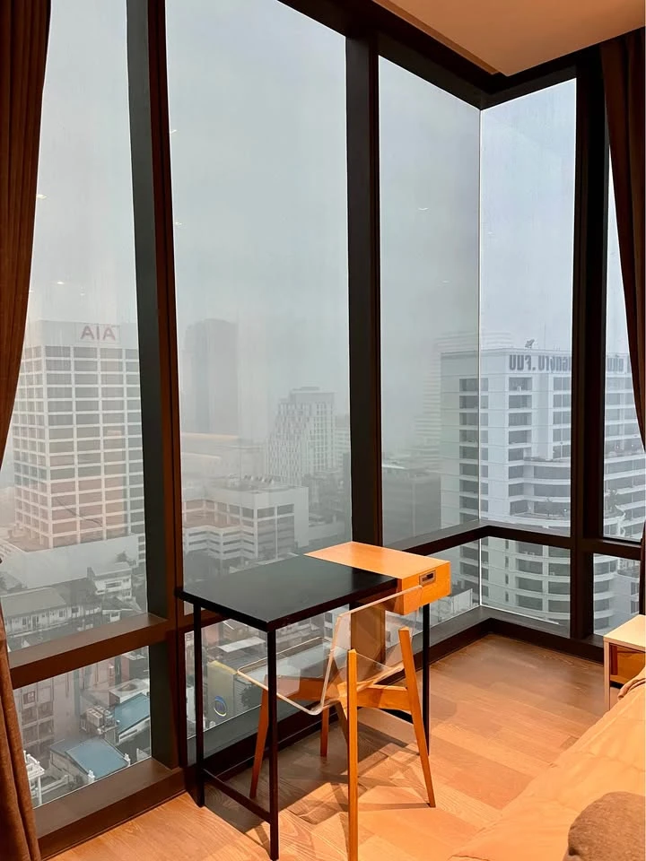 Ashton Silom for sale, 20th floor, very high, city view, built-in decoration throughout the room, complete furniture, don't miss it.