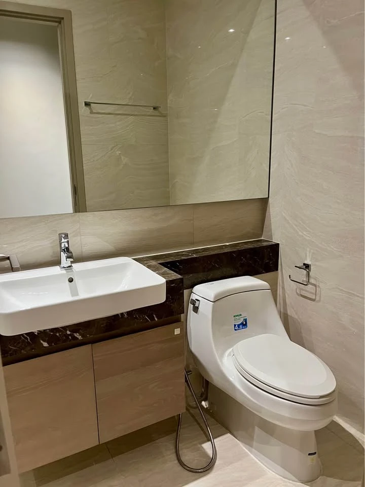 Ashton Silom for sale, 20th floor, very high, city view, built-in decoration throughout the room, complete furniture, don't miss it.