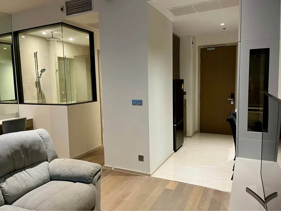 Ashton Silom for sale, 20th floor, very high, city view, built-in decoration throughout the room, complete furniture, don't miss it.