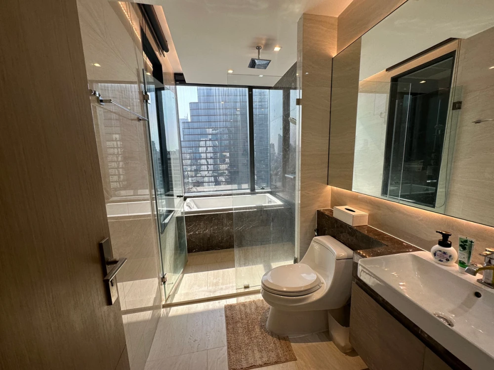 Selling a beautiful unit at Ashton Silom, 25th floor, fully furnished. Book now!
