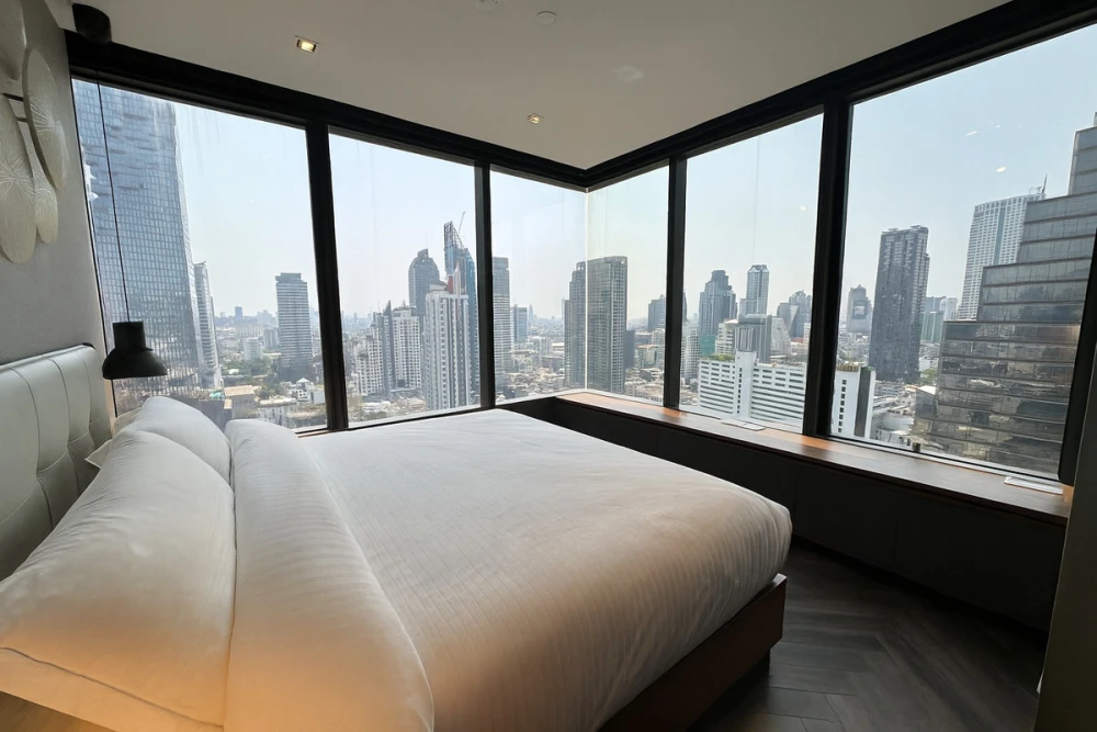 Selling a beautiful unit at Ashton Silom, 25th floor, fully furnished. Book now!