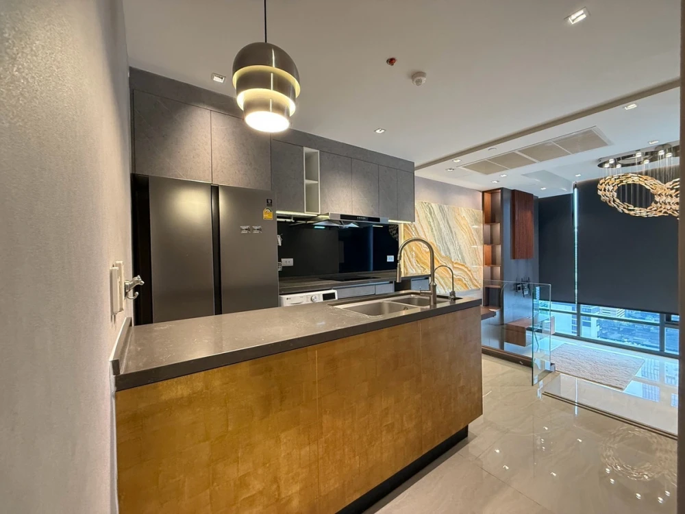 Selling a beautiful unit at Ashton Silom, 25th floor, fully furnished. Book now!