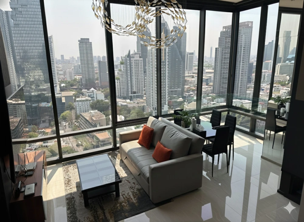 Selling a beautiful unit at Ashton Silom, 25th floor, fully furnished. Book now!