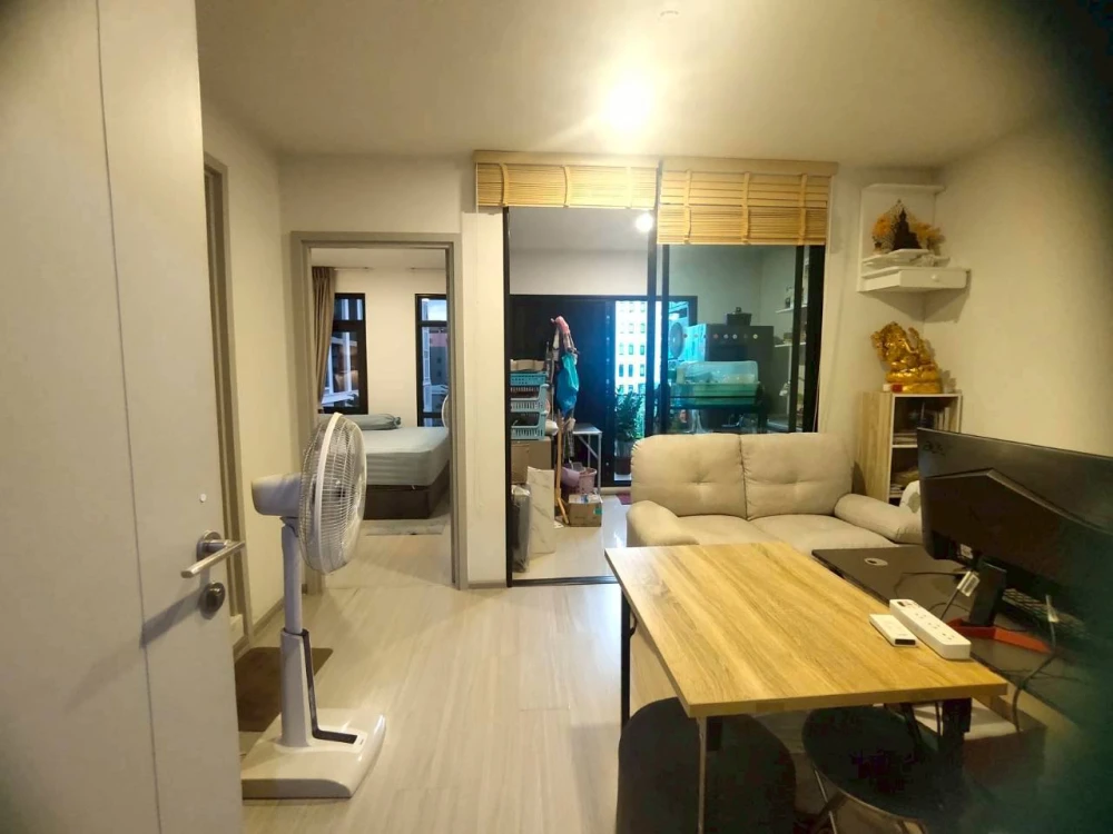 Selling Aspire Asoke - Ratchada, 4th floor, pool and garden view, closed kitchen with balcony, fully furnished and equipped with appliances. Book now!
