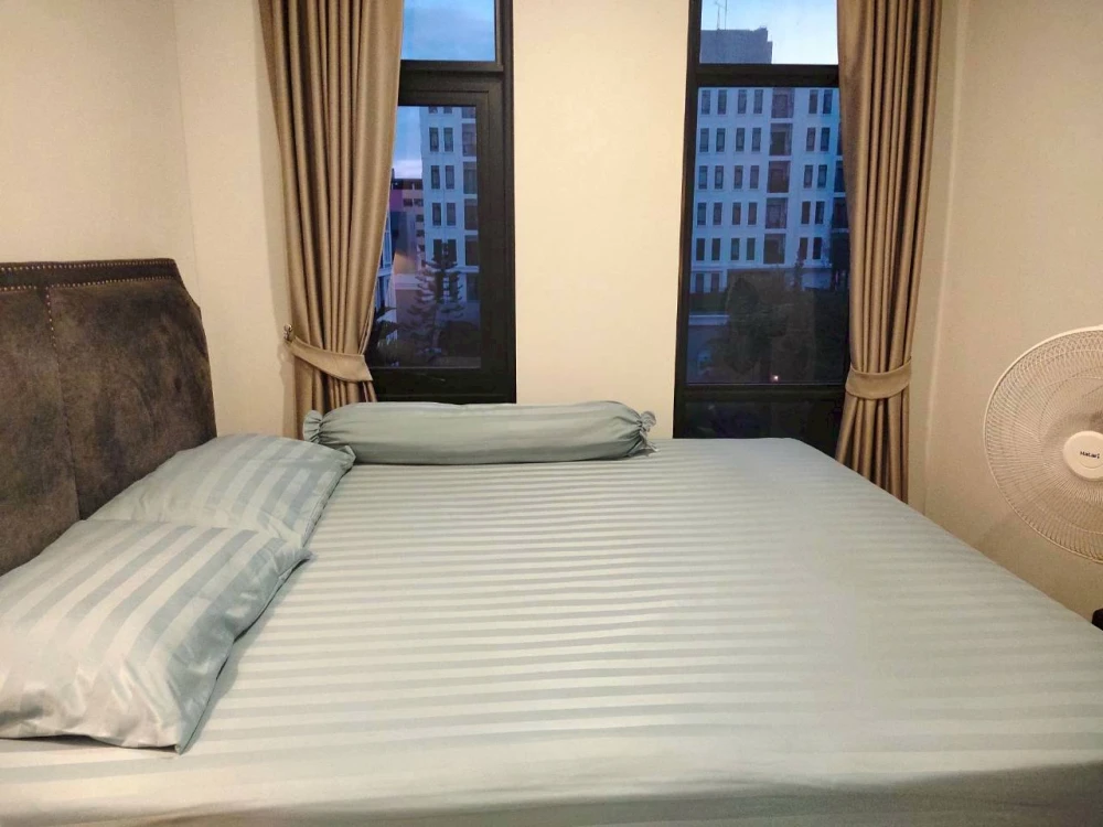 Selling Aspire Asoke - Ratchada, 4th floor, pool and garden view, closed kitchen with balcony, fully furnished and equipped with appliances. Book now!