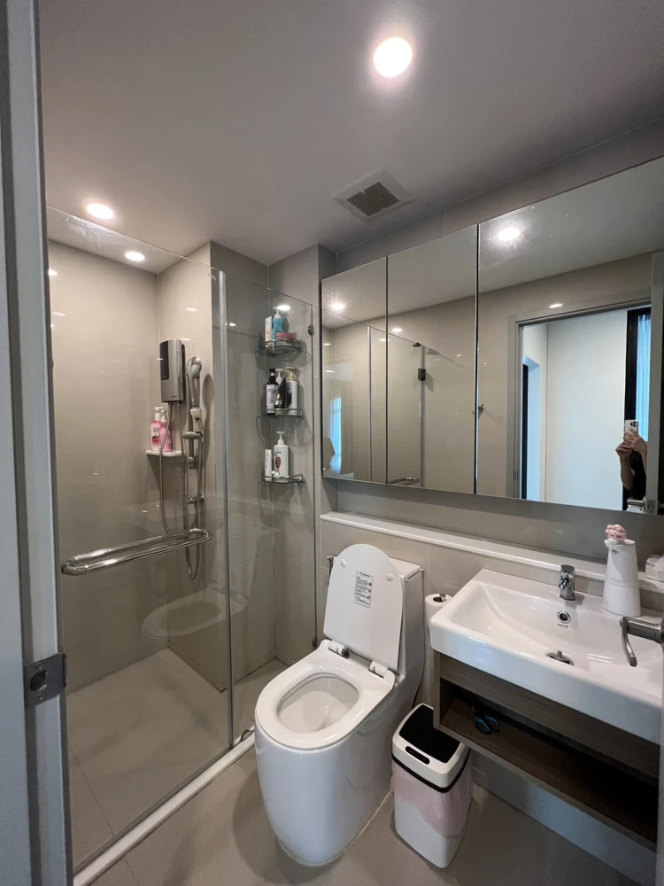 Selling Aspire Asoke - Ratchada, 5th floor, fully furnished unit. Ready to move in! Book now, don't miss out!