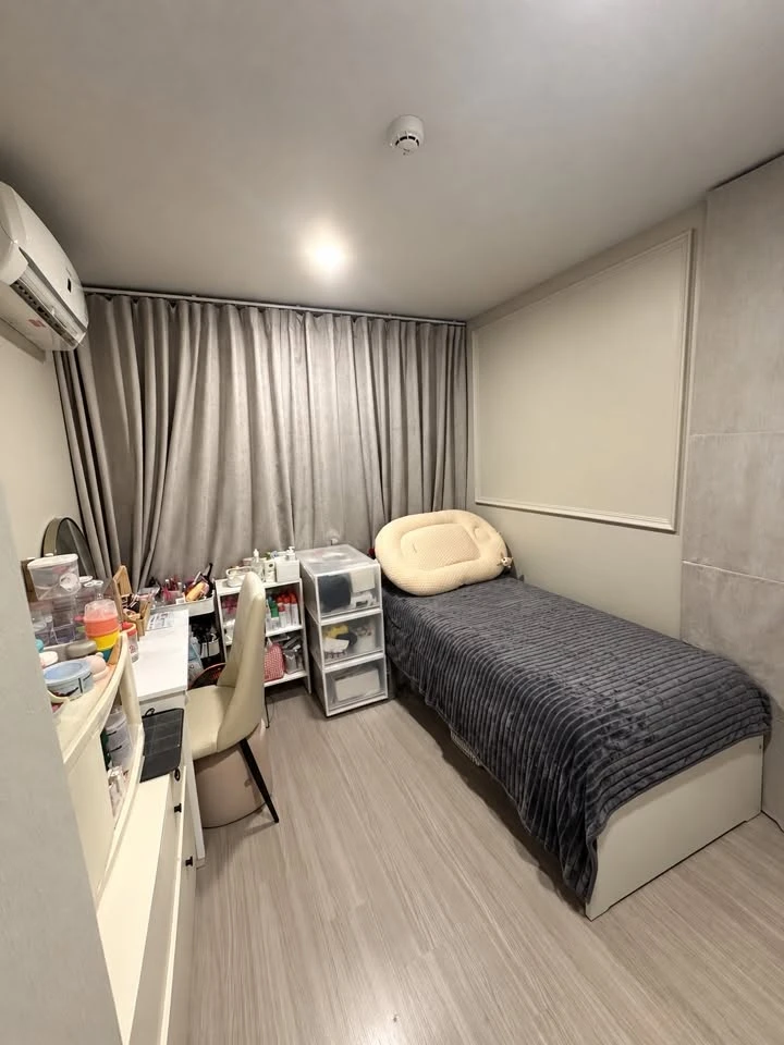 For Sale: Aspire Asoke Ratchada. Spacious unit with ample living space. Secure your ownership today—don't miss out!