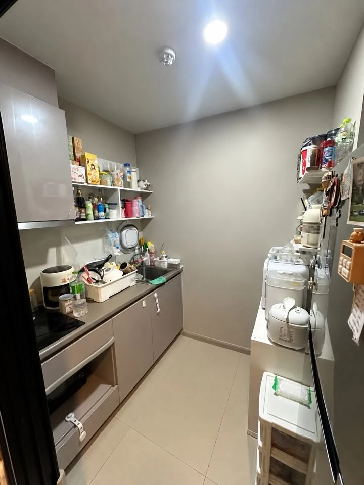 For Sale: Aspire Asoke Ratchada. Spacious unit with ample living space. Secure your ownership today—don't miss out!
