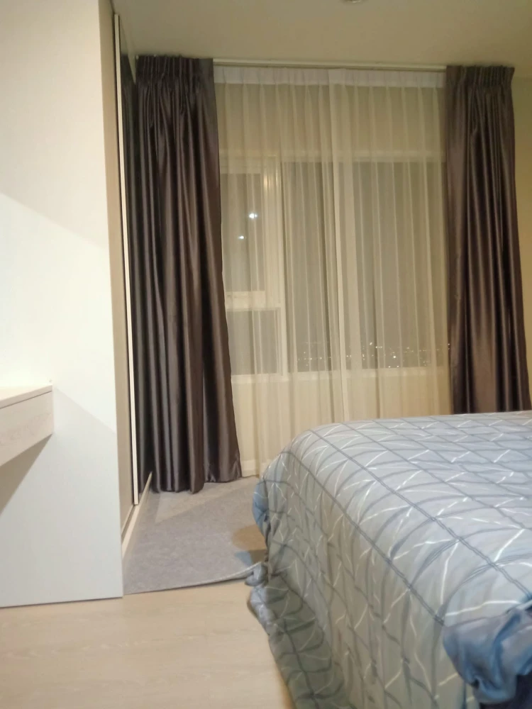 Selling ASPIRE Erawan 1-bedroom, 1-bathroom unit. Fully furnished with complete amenities. You can't resist booking this!