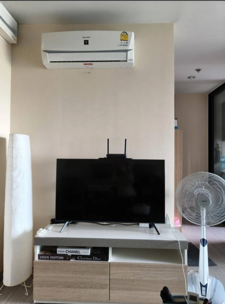 Selling Aspire Erawan Prime 1-bedroom unit, 9th floor, fully furnished. What are you waiting for?