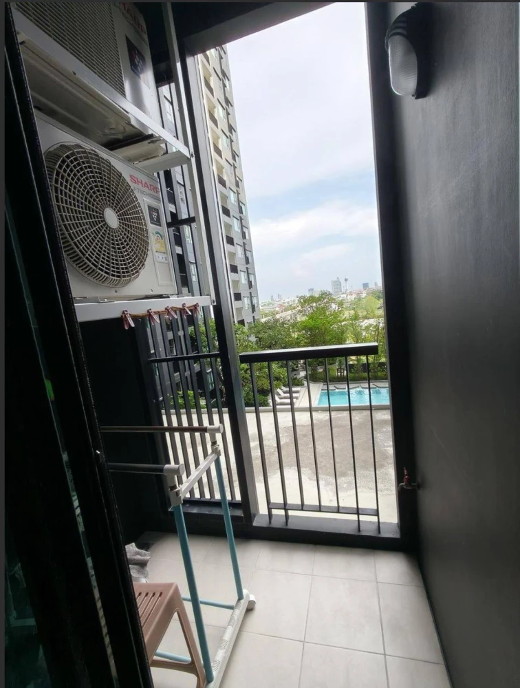 Selling Aspire Erawan Prime 1-bedroom unit, 9th floor, fully furnished. What are you waiting for?
