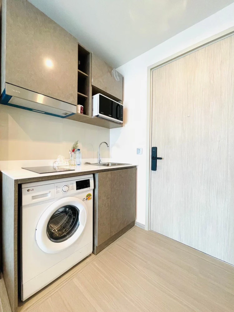 For sale: Aspire Erawan Prime, 29th floor, City view, One bed Plus room, fully furnished, ready to move in, buy now.