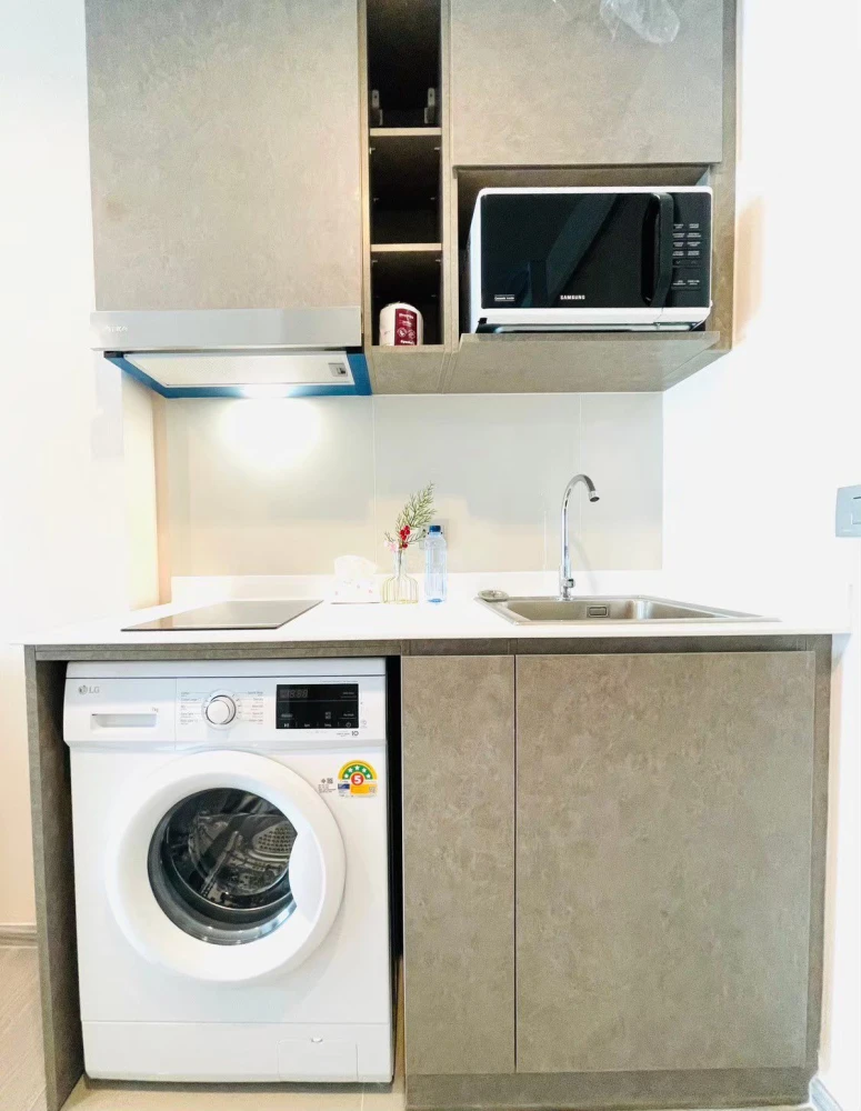 For sale: Aspire Erawan Prime, 29th floor, City view, One bed Plus room, fully furnished, ready to move in, buy now.