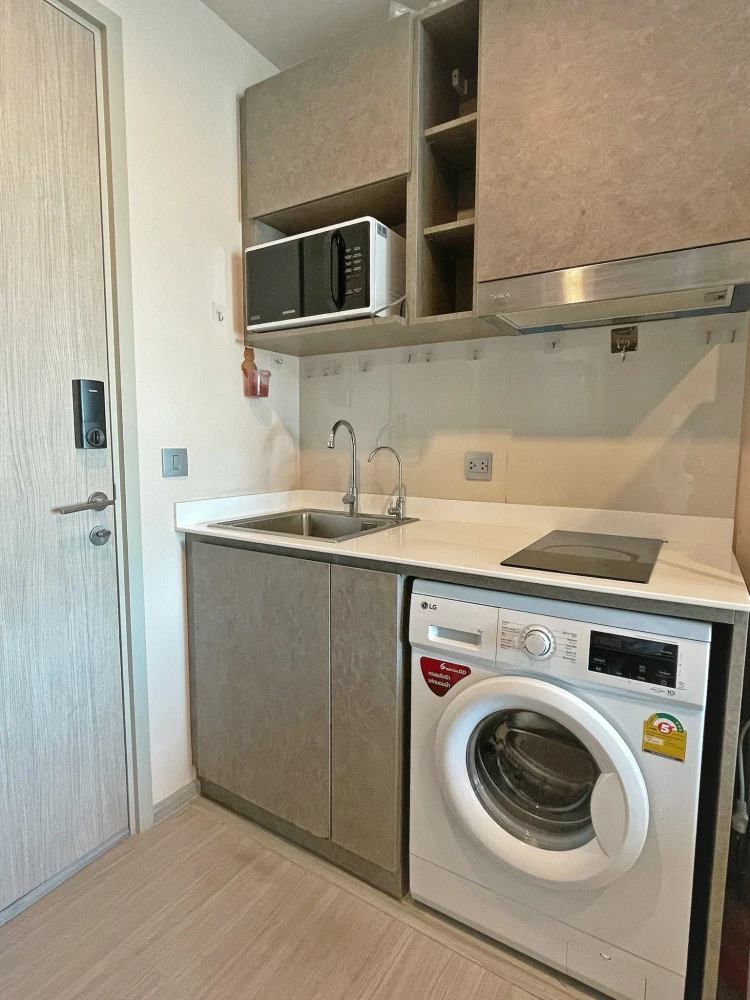 For sale Aspire Erawan Prime 7th floor, spacious room, 1 bedroom, 1 multipurpose room, don't miss it.
