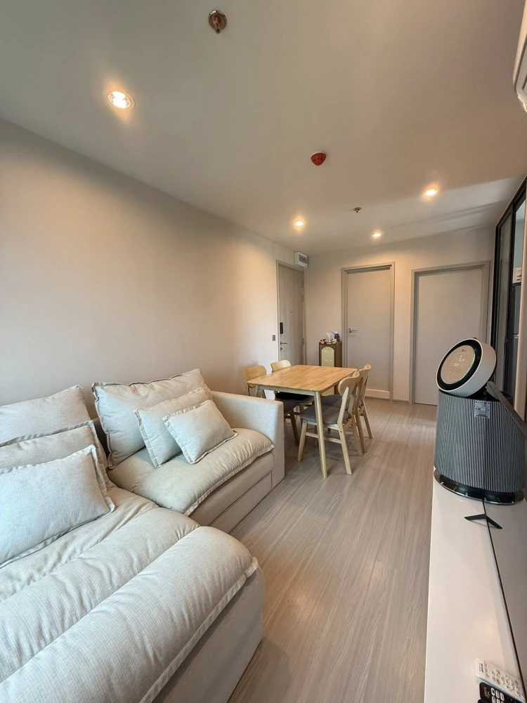 Selling Aspire Erawan Prime condo. A lovely unit with complete amenities. Just bring your bags and move in!