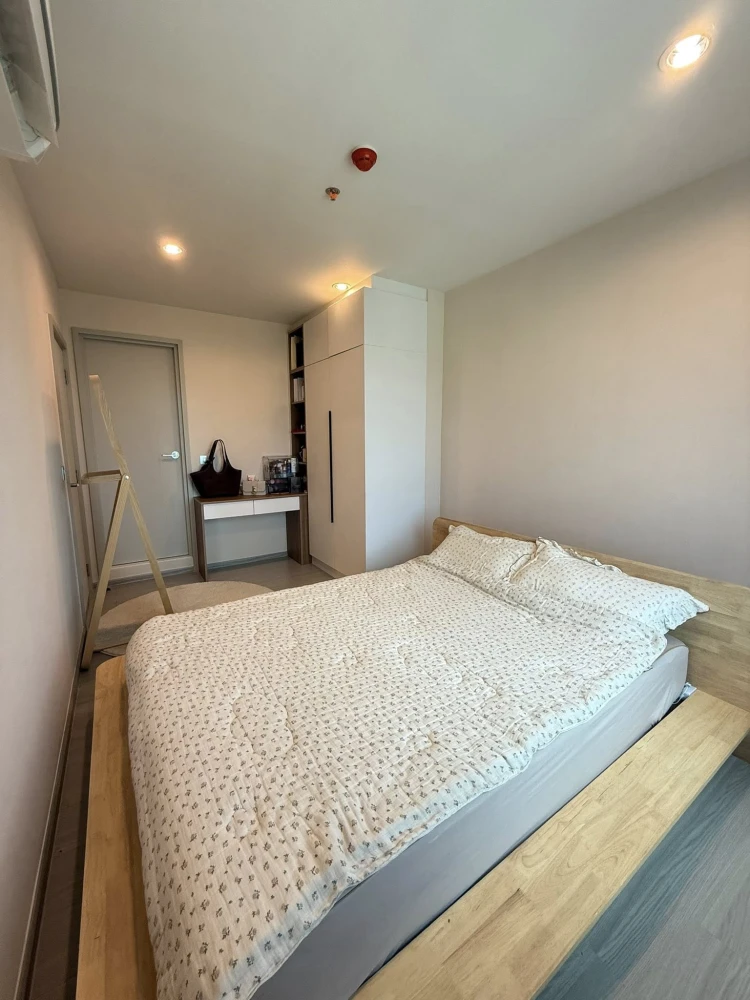 Selling Aspire Erawan Prime condo. A lovely unit with complete amenities. Just bring your bags and move in!