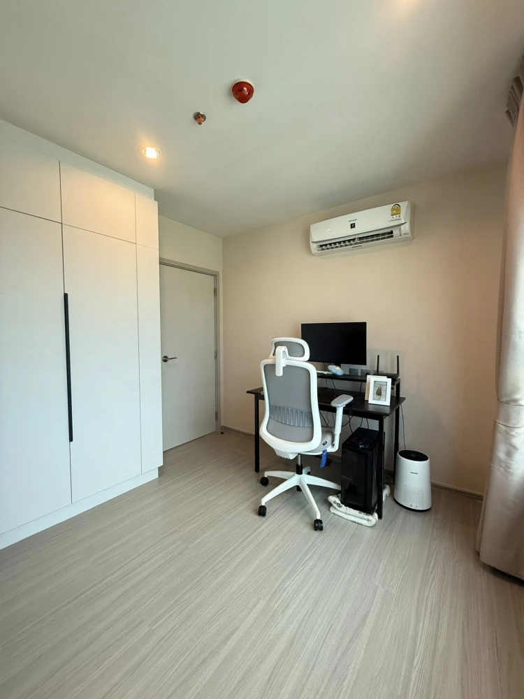 Selling Aspire Erawan Prime condo. A lovely unit with complete amenities. Just bring your bags and move in!