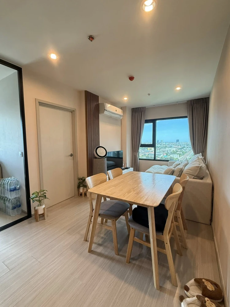 Selling Aspire Erawan Prime condo. A lovely unit with complete amenities. Just bring your bags and move in!