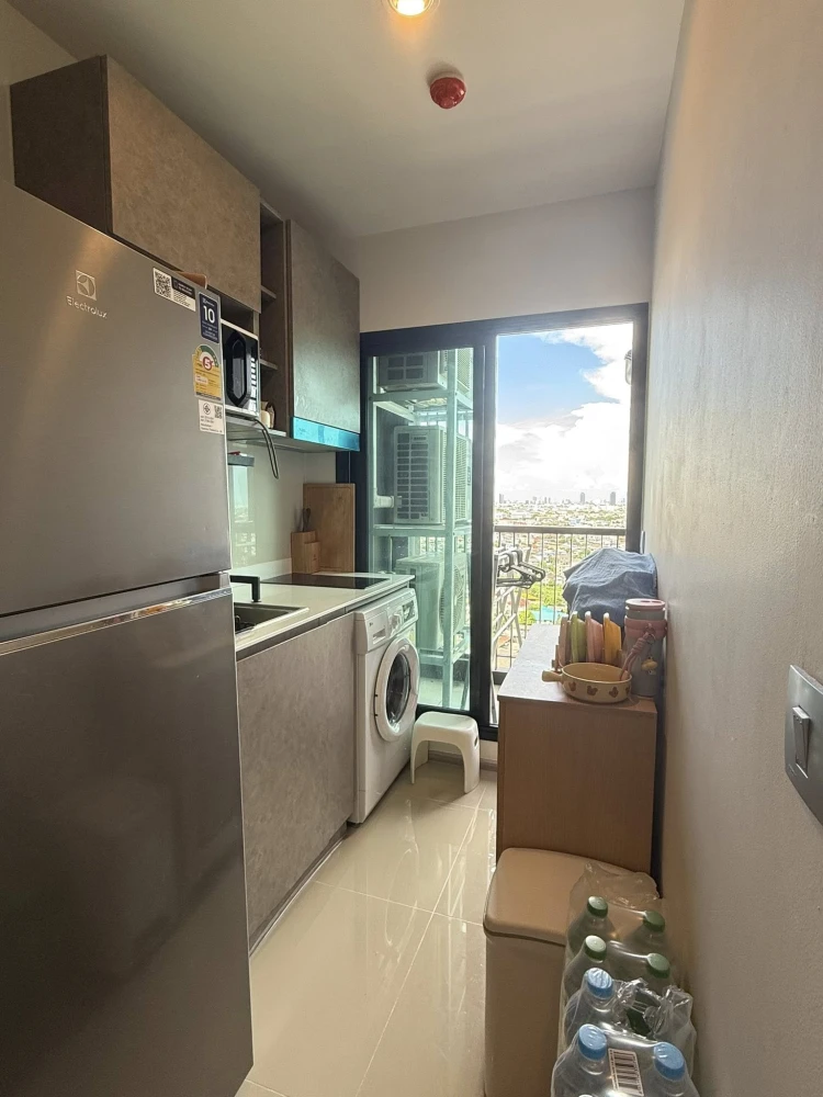 Selling Aspire Erawan Prime condo. A lovely unit with complete amenities. Just bring your bags and move in!