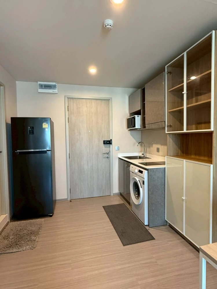 For sale rent:Aspire Erawan Prime,corner room,next to the fire escape,private, open view, overlooking Samut Prakan city,no buildings blocking the view