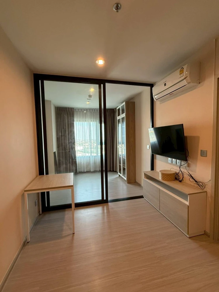For sale rent:Aspire Erawan Prime,corner room,next to the fire escape,private, open view, overlooking Samut Prakan city,no buildings blocking the view