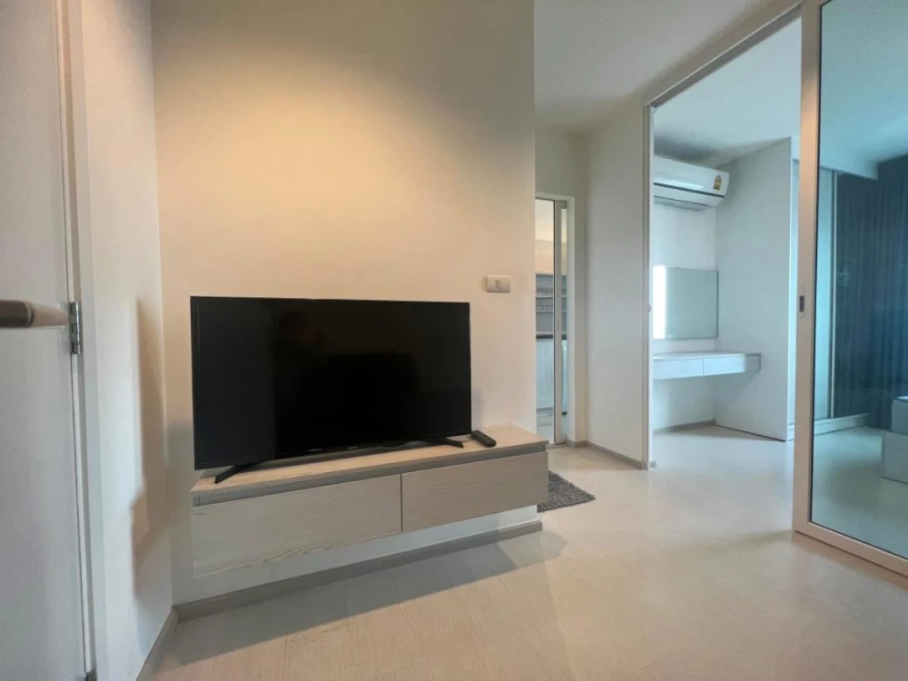 Selling ASPIRE Erawan, 15th floor, unobstructed river view, fully furnished, ready to move in. Book now!