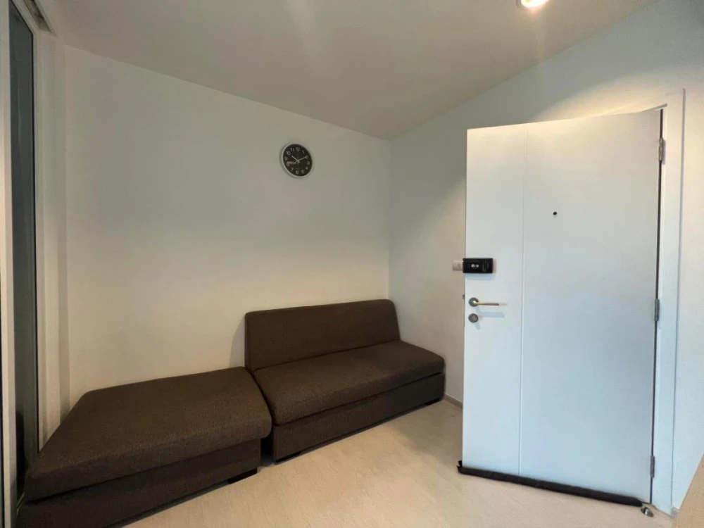 Selling ASPIRE Erawan, 15th floor, unobstructed river view, fully furnished, ready to move in. Book now!