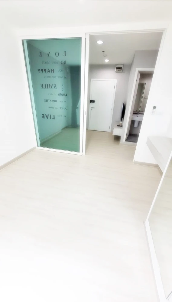 Selling Aspire Erawan, spacious room with lots of usable space, good location, view of the swimming pool, can you not reserve it?