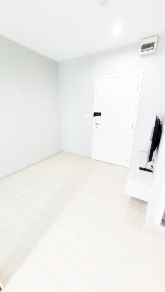 Selling Aspire Erawan, spacious room with lots of usable space, good location, view of the swimming pool, can you not reserve it?